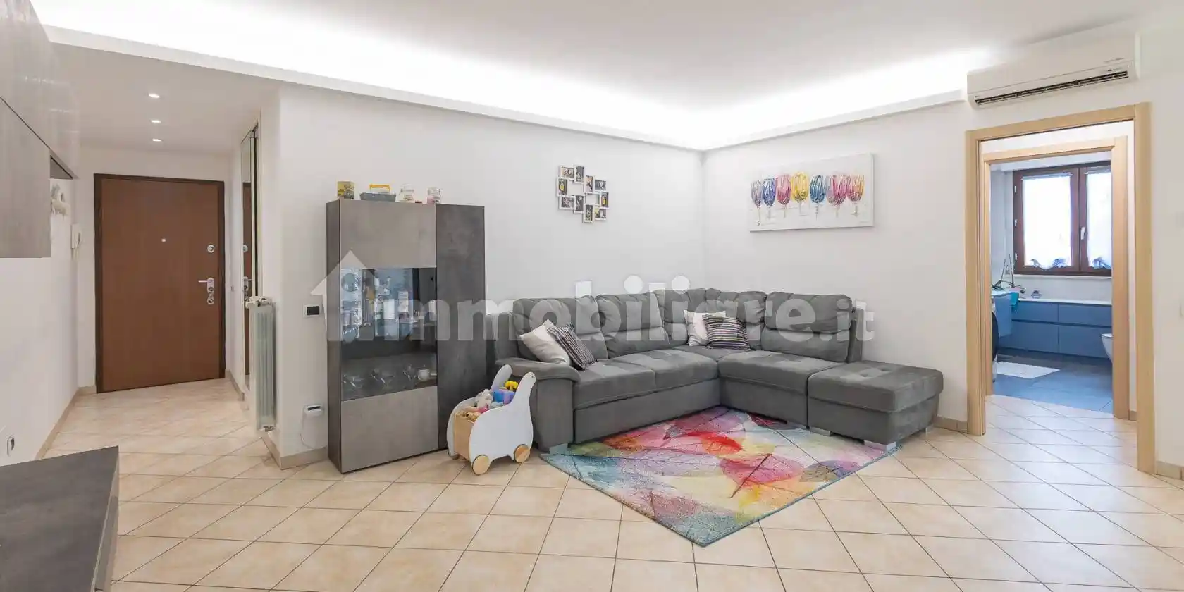 Appartamento in vendita a Caronno Pertusella