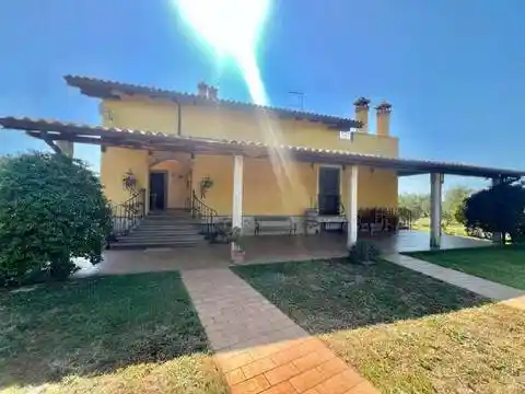 Villa in vendita a Lanuvio