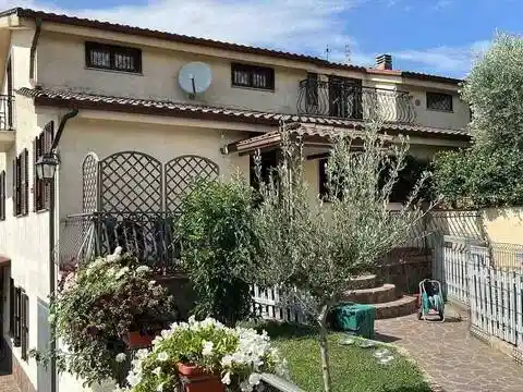 Villa in vendita a Castel Gandolfo