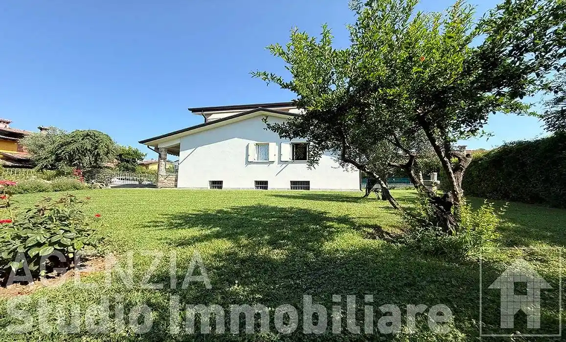 Villa in vendita a Lonato del Garda