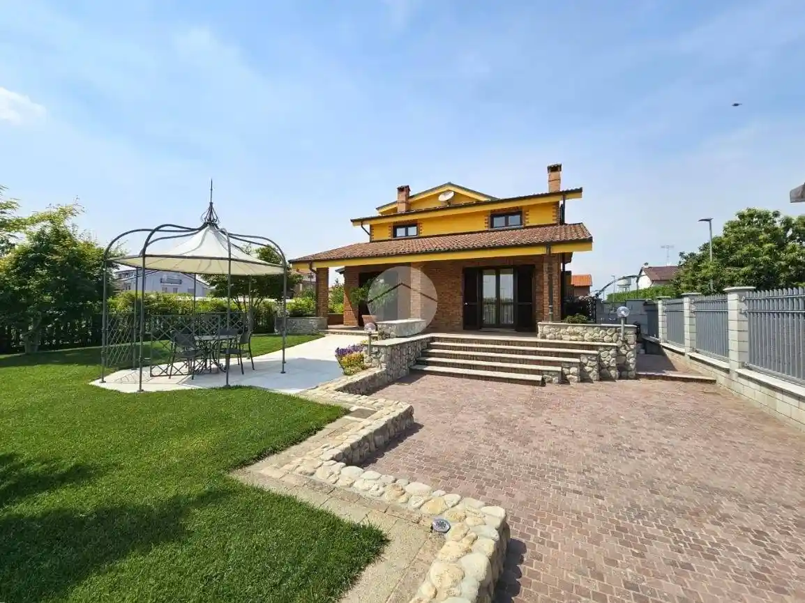 Villa in vendita a Rondissone