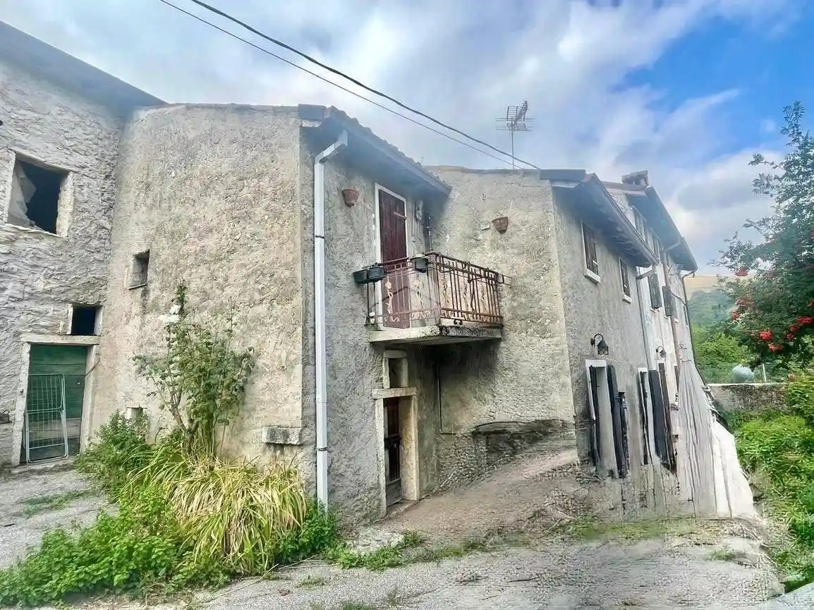 Rustico - Casale in vendita a Ferrara di Monte Baldo