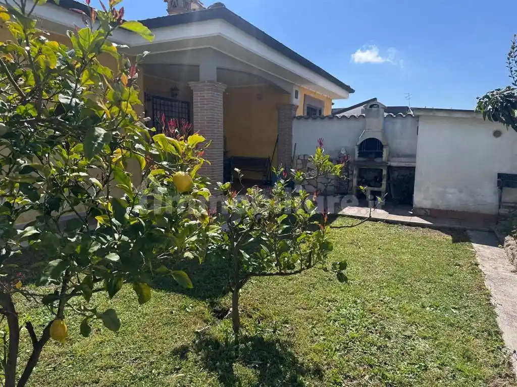 Villa in vendita a Ardea