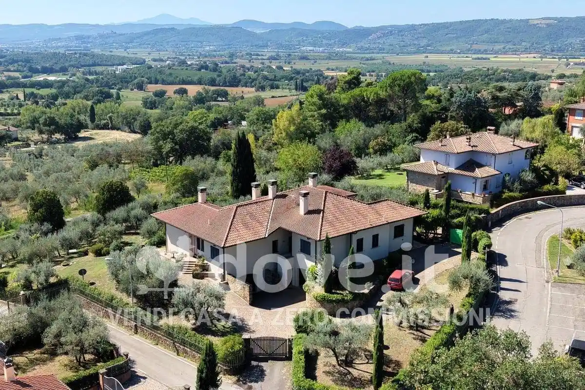 Villa in vendita a Lucignano