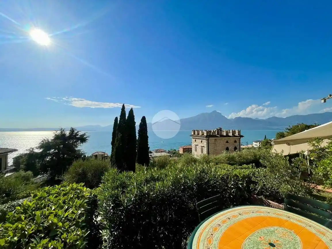 Appartamento in vendita a Torri del Benaco