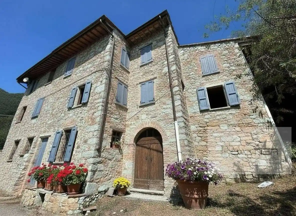 Rustico - Casale in vendita a Camaiore