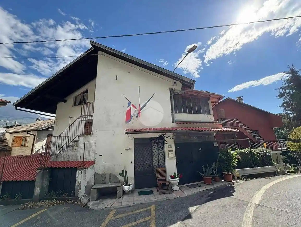 Casa indipendente in vendita a Pont-Canavese
