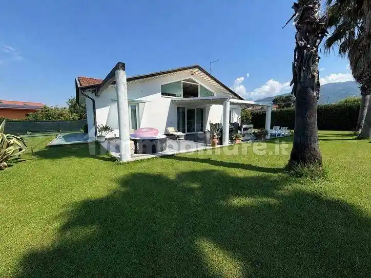 Villa in vendita a Massa