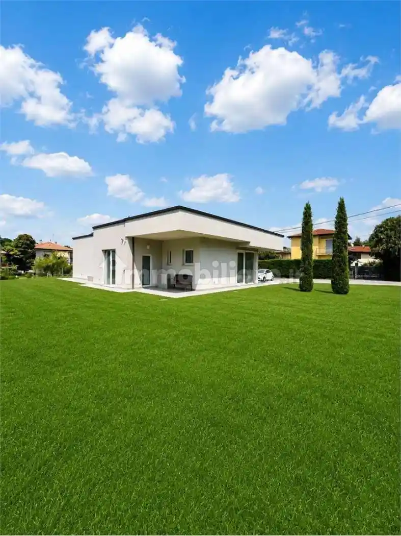 Villa in vendita a Ispra