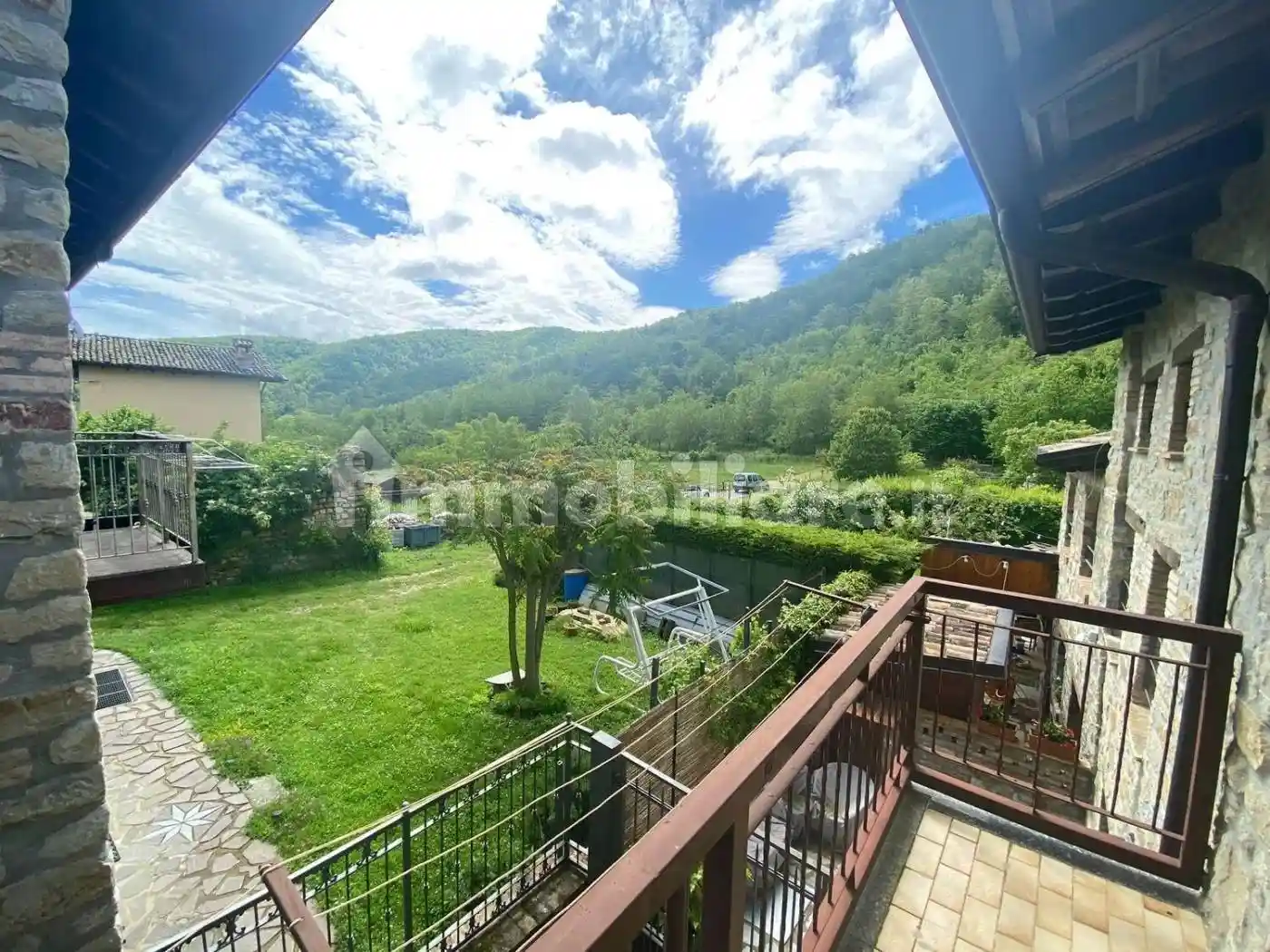 Villa in vendita a Val di Nizza