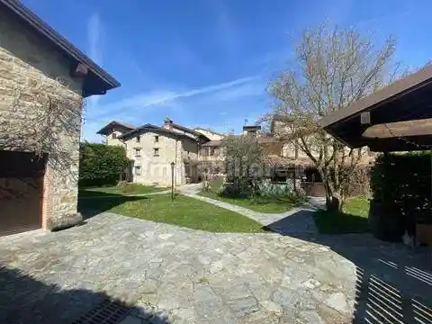 Villa in vendita a Val di Nizza