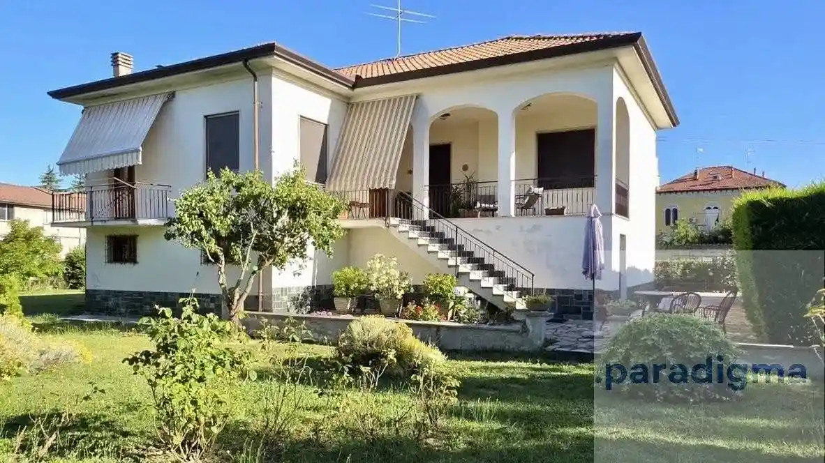 Villa in vendita a Sale
