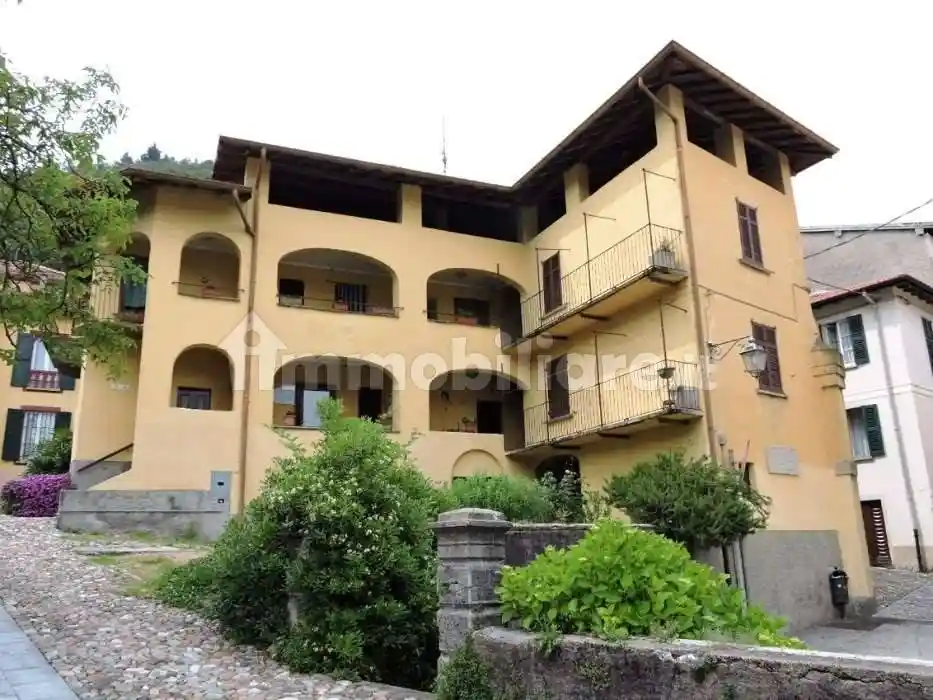 Casa indipendente in vendita a Castello Cabiaglio