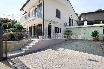 Villa in affitto a Peschiera del Garda