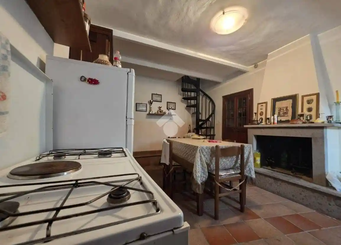 Palazzo - Edificio in vendita a Pescosolido
