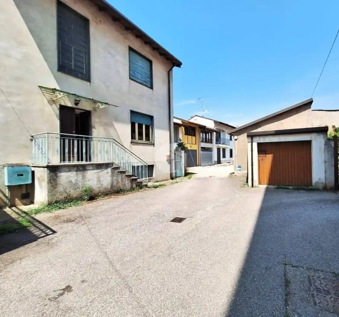 Casa indipendente in vendita a Marcallo con Casone