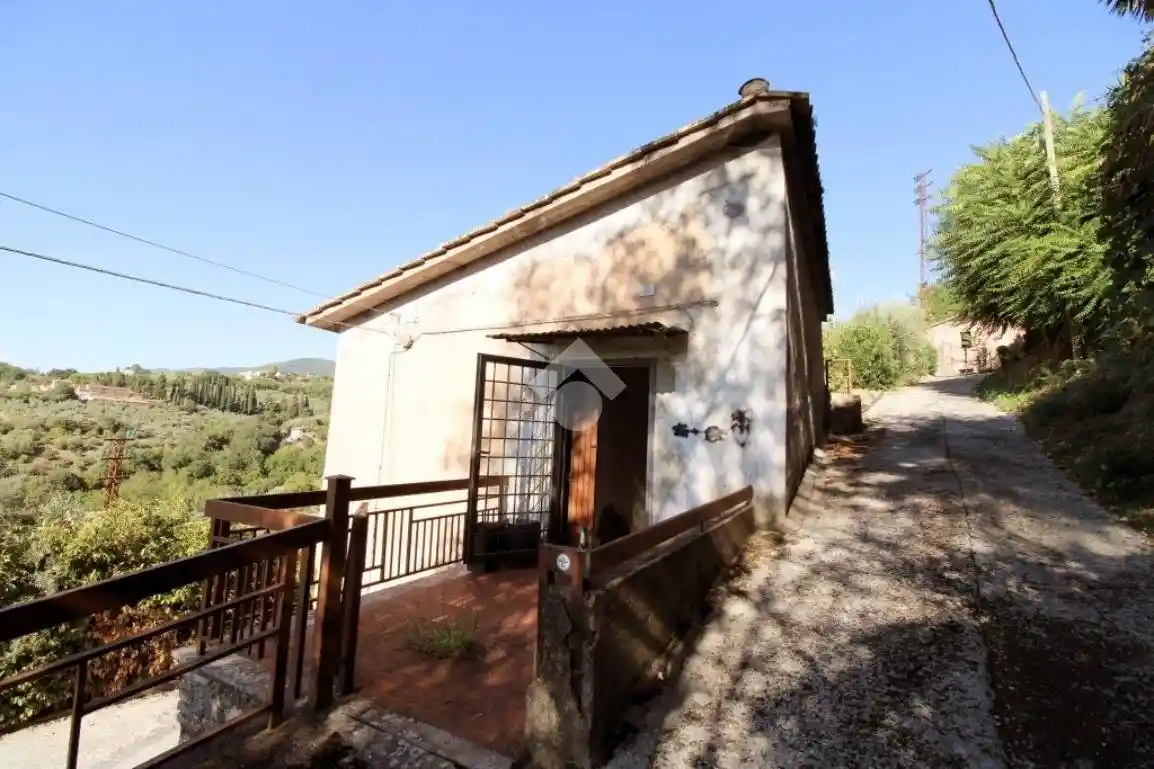 Casa indipendente in vendita a Poggio Mirteto
