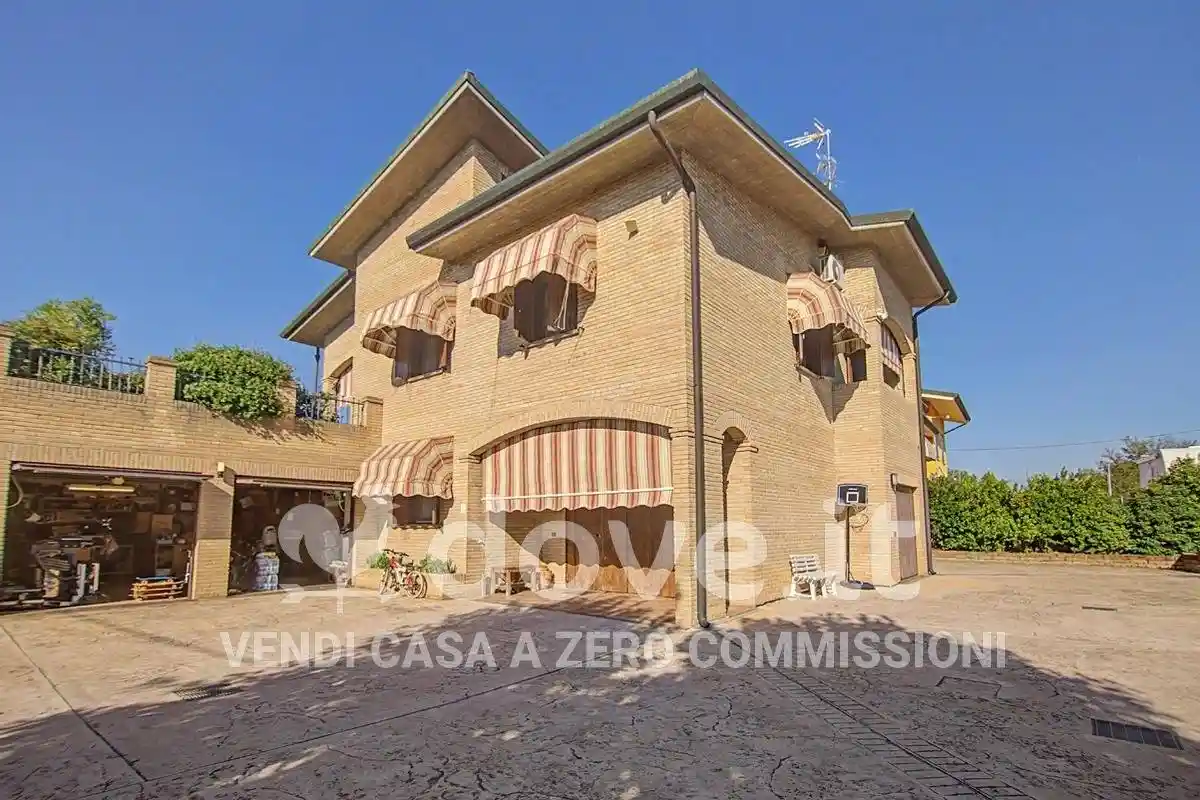 Villa in vendita a Bondeno