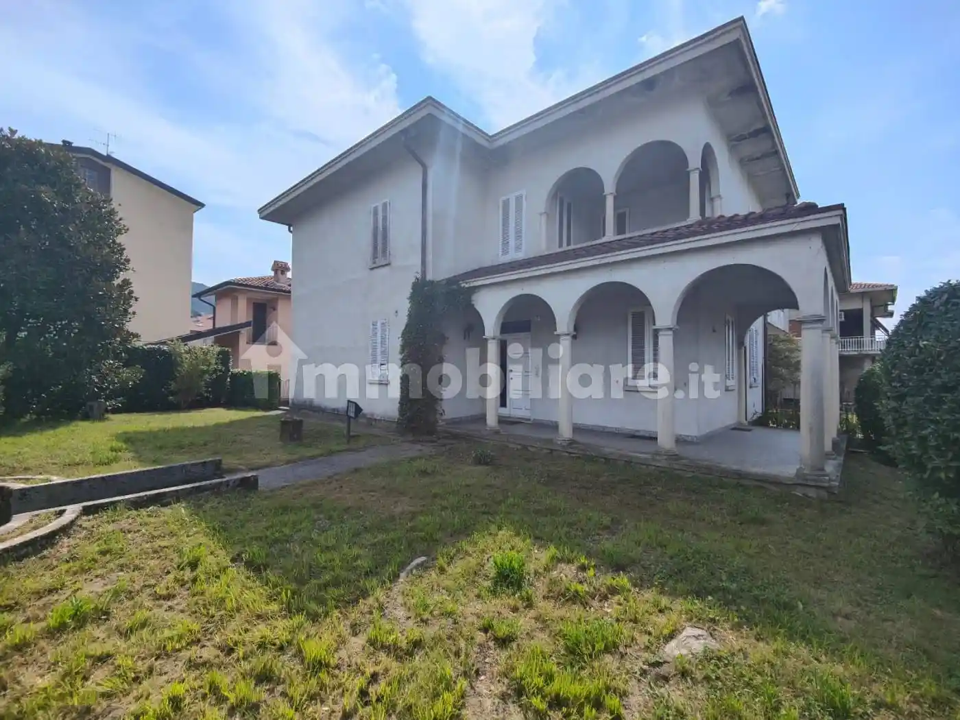 Villa in vendita a Dolzago