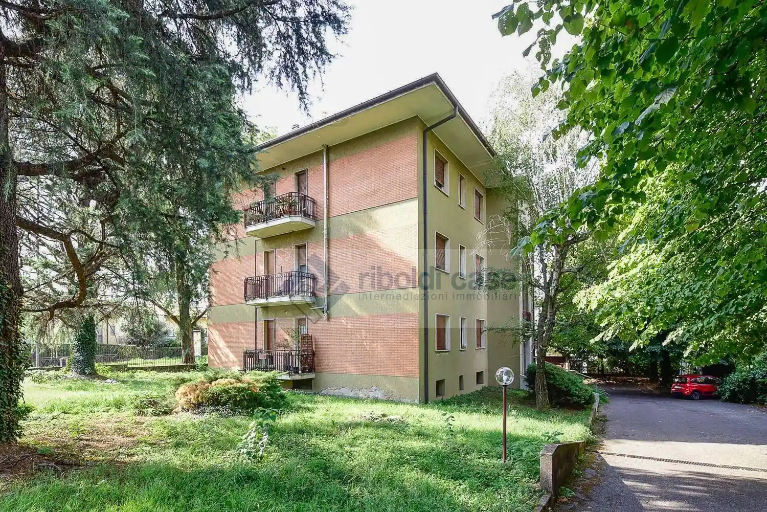 Appartamento in vendita a Carate Brianza