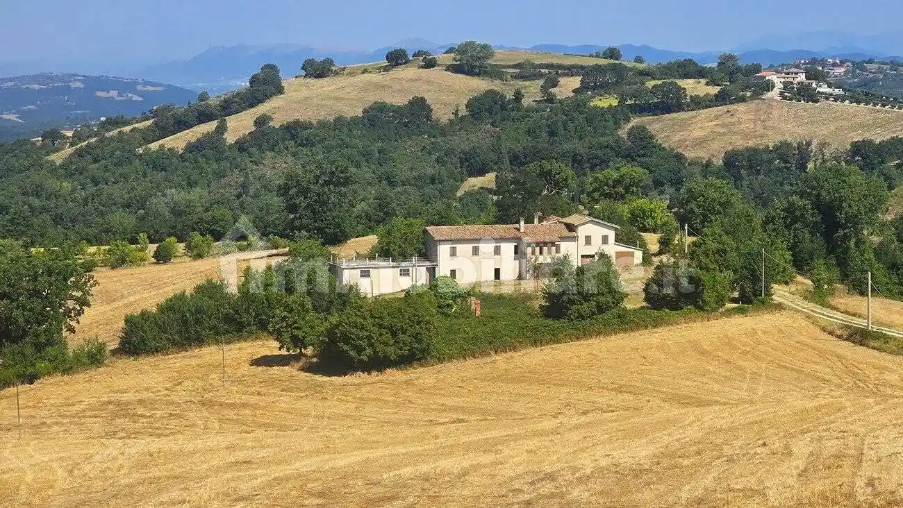 Rustico - Casale in vendita a Gualdo Tadino