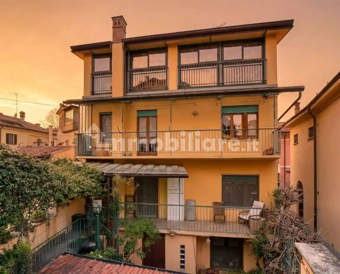 Palazzo - Edificio in vendita a Rivoli