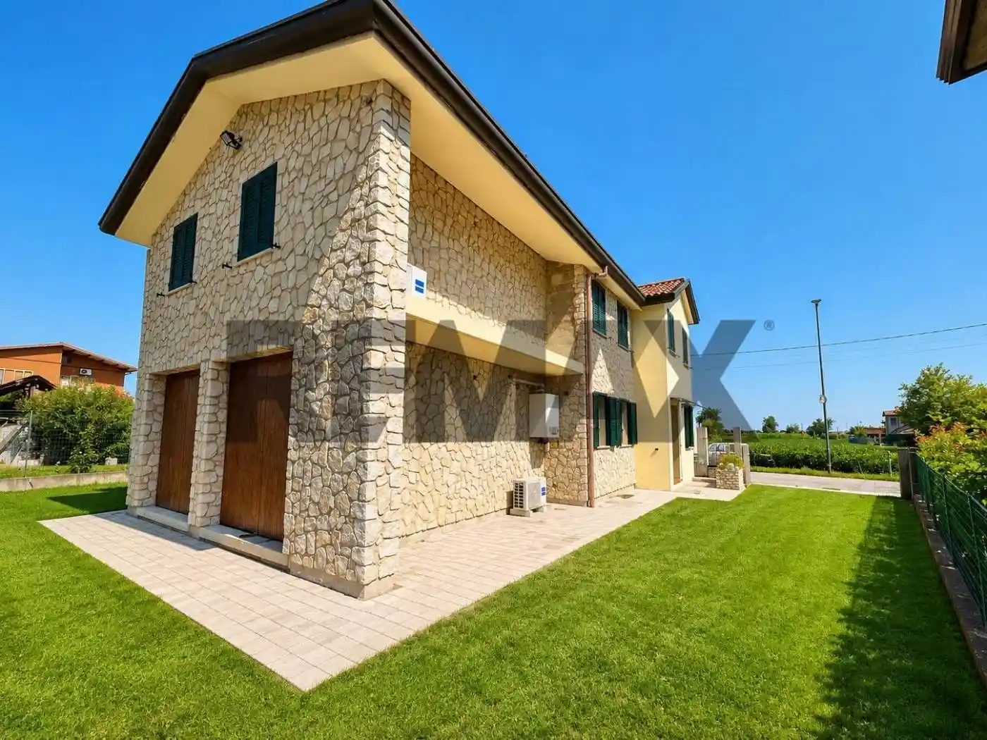 Casa indipendente in vendita a Due Carrare