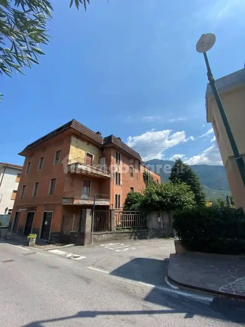 Palazzo - Edificio in vendita a Darfo Boario Terme
