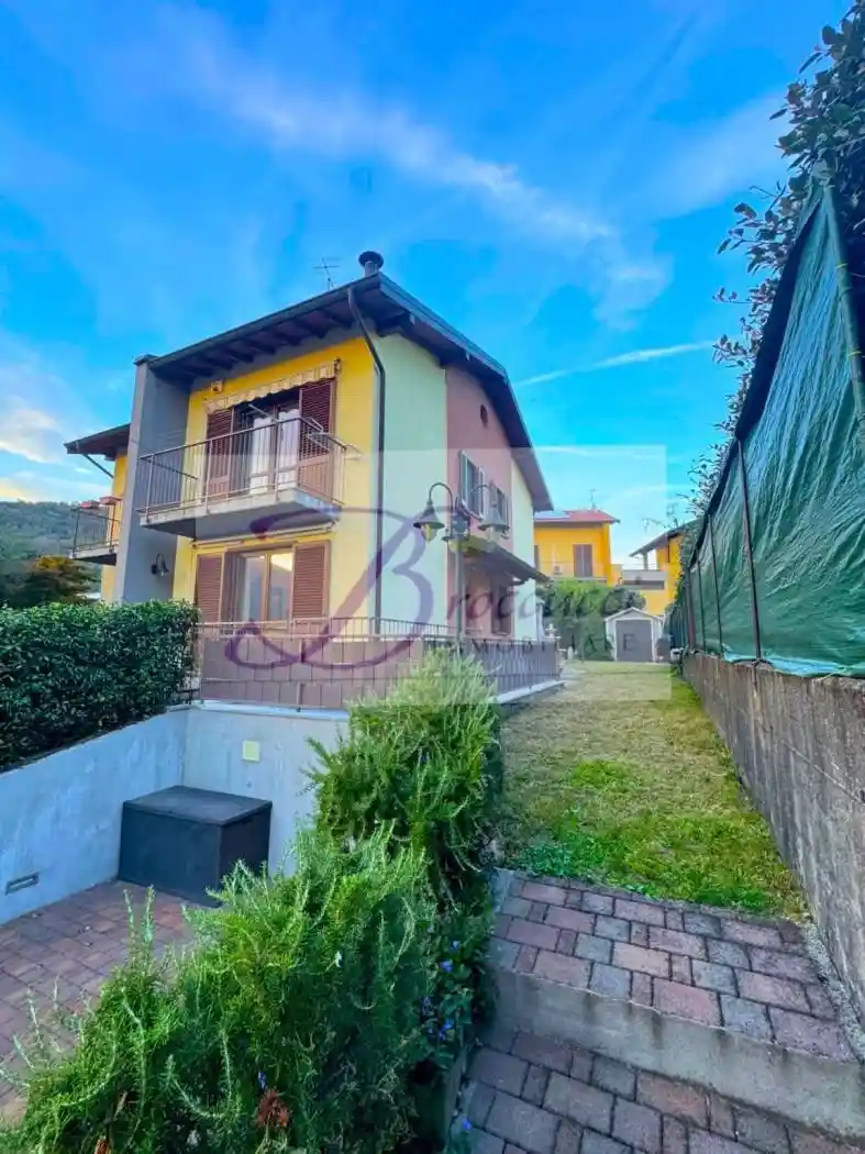 Villa in vendita a Arcisate