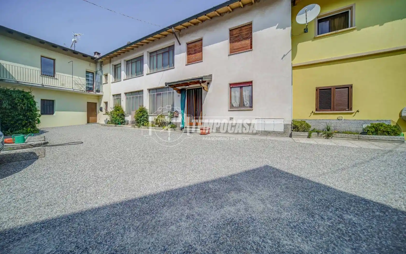 Casa indipendente in vendita a Biandronno