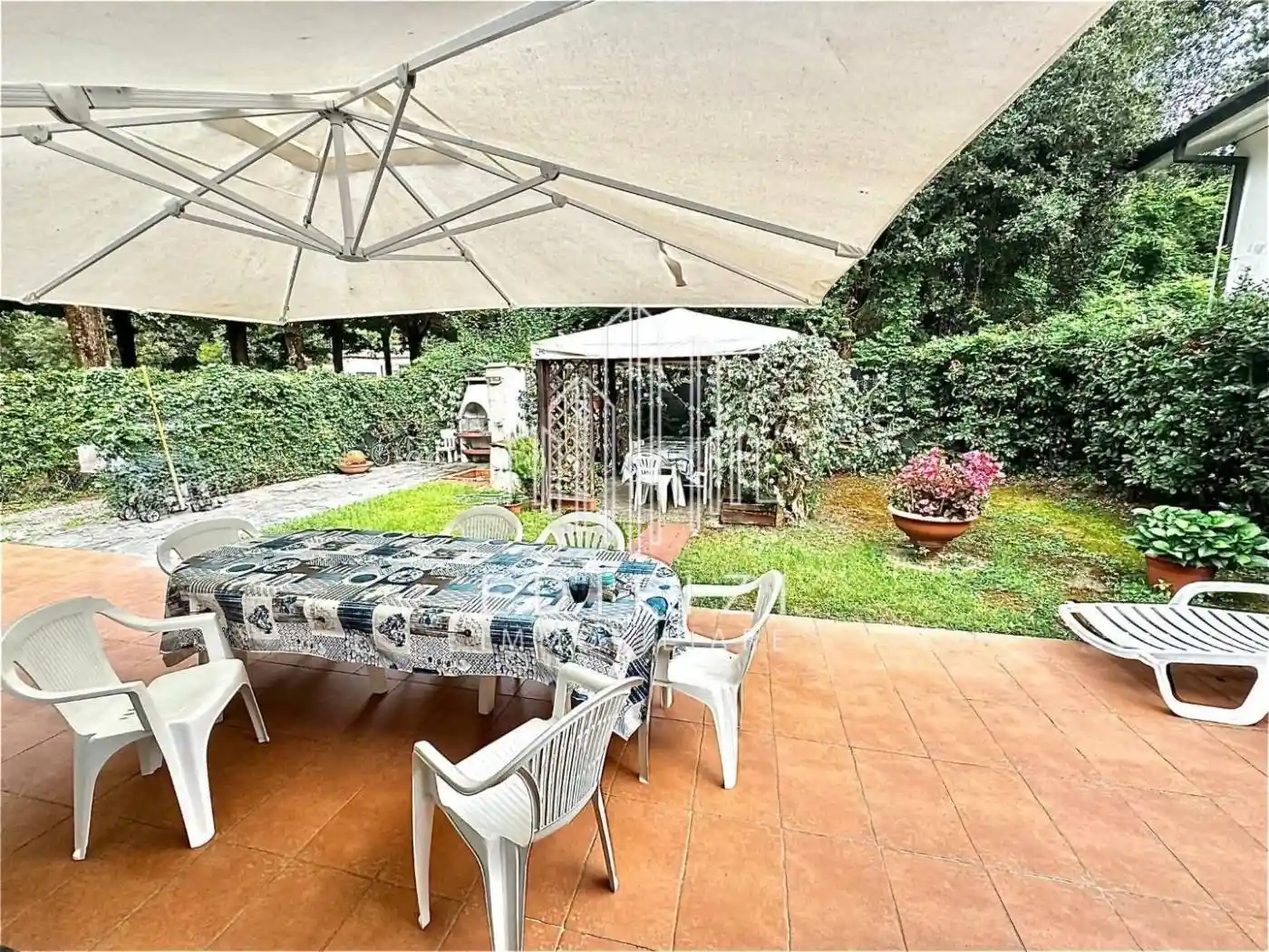 Casa indipendente in vendita a Massa