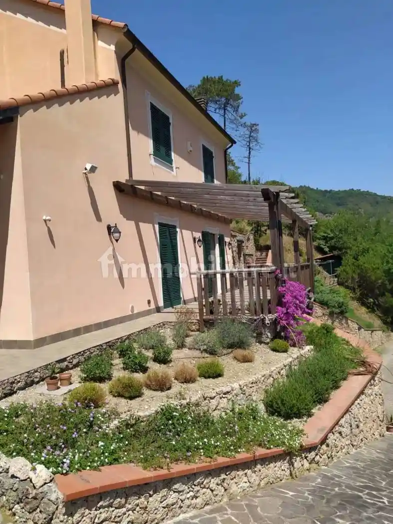 Villa in vendita a Albisola Superiore