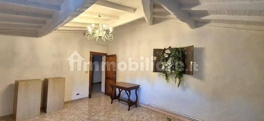Palazzo - Edificio in vendita a Calci