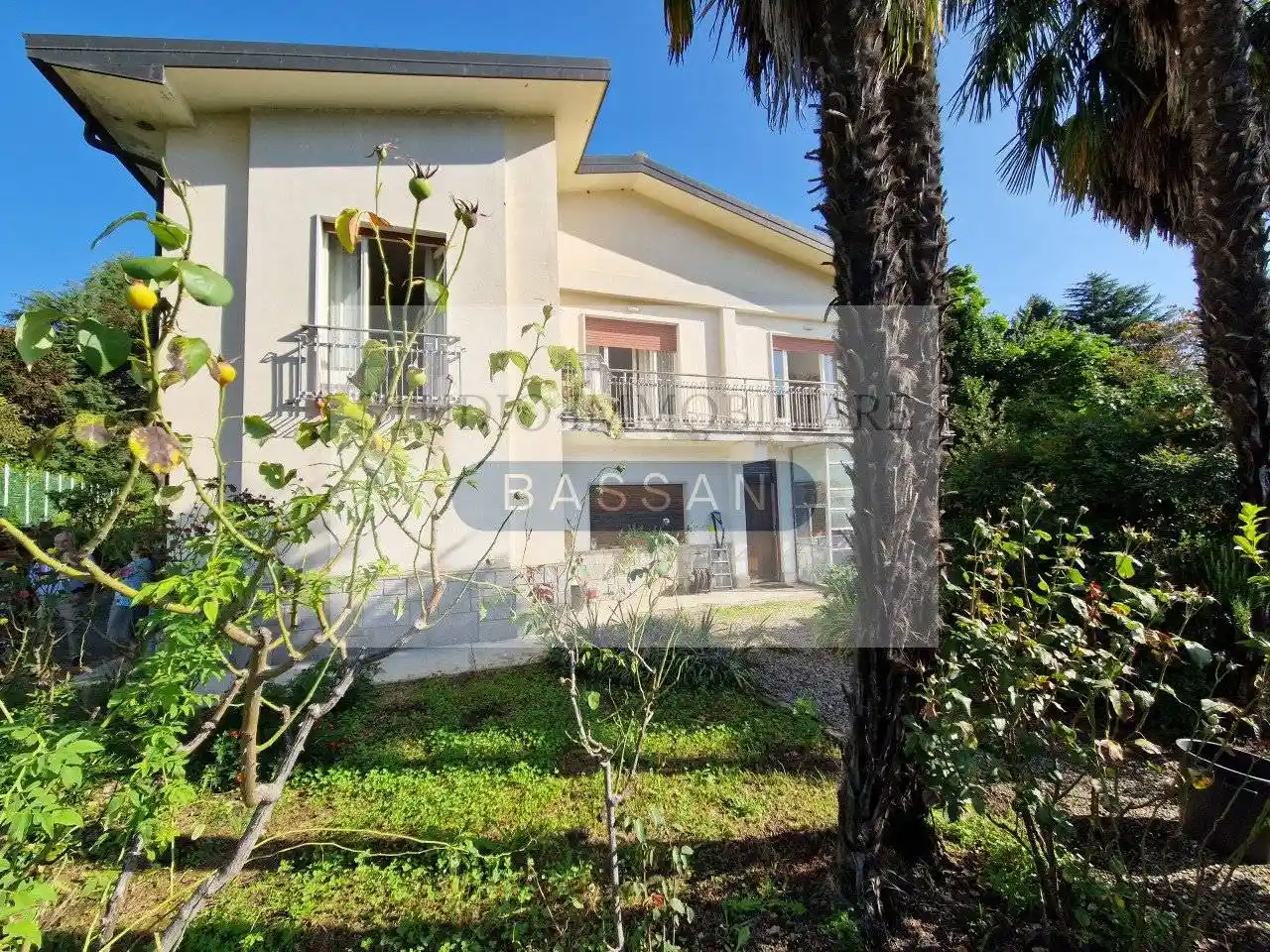 Villa in vendita a Varese