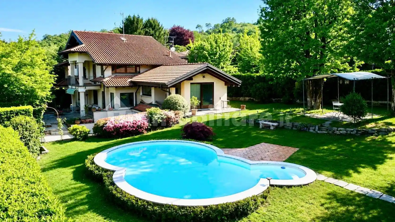 Villa in vendita a Dormelletto