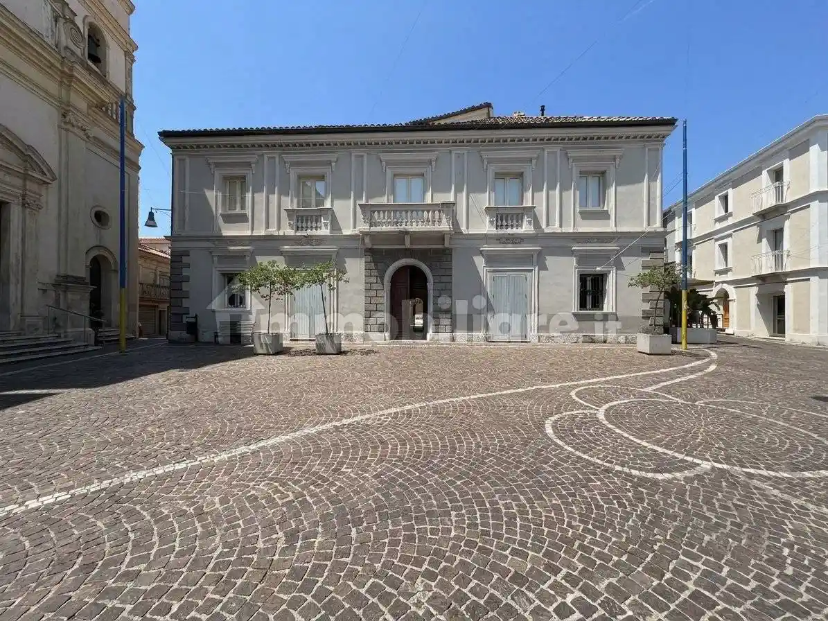 Palazzo - Edificio in vendita a Amaroni