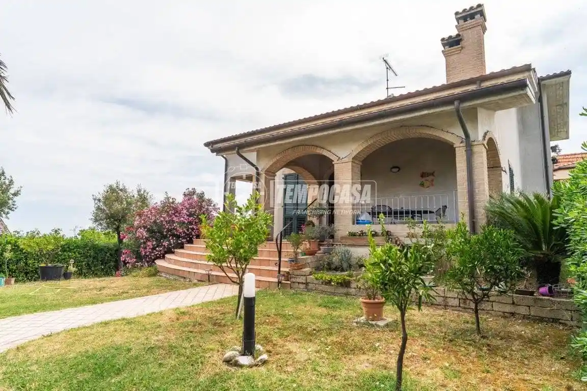 Villa in vendita a San Costanzo