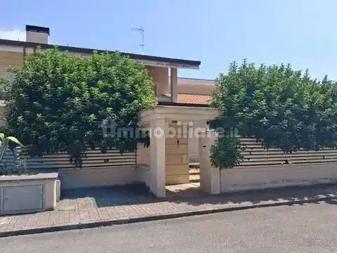 Villa in vendita a Cisterna di Latina