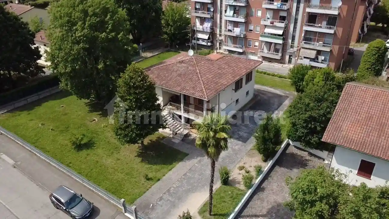 Villa in vendita a Sissa Trecasali