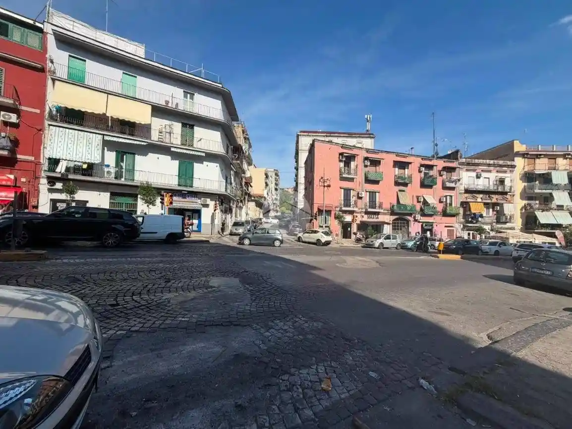 Appartamento in vendita a Napoli