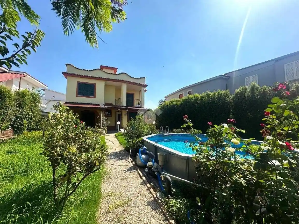 Villa in vendita a Castel Volturno