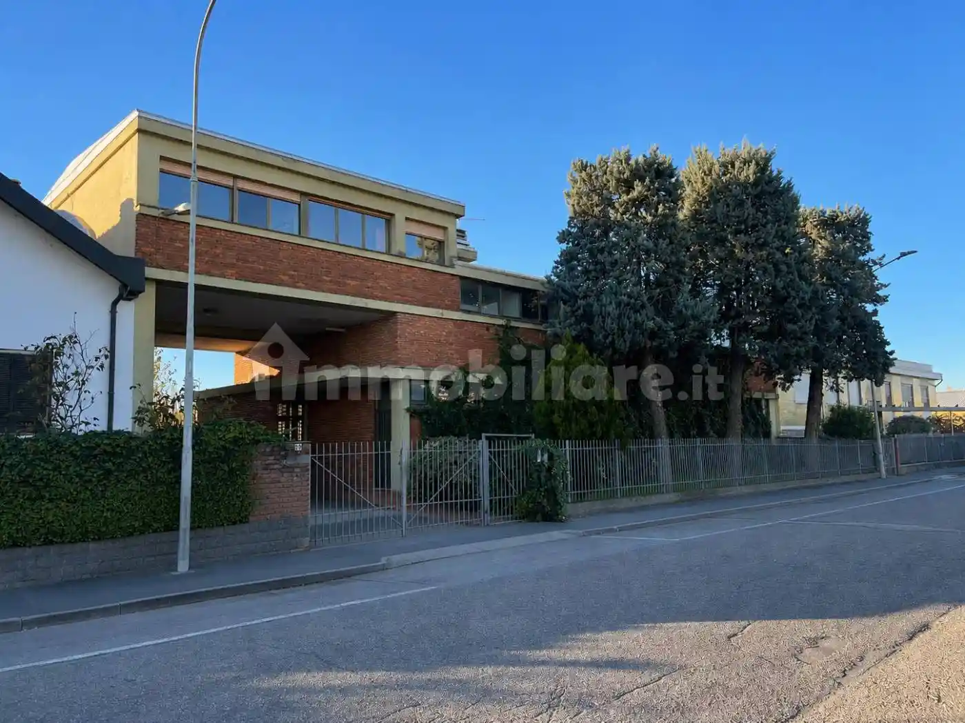 Palazzo - Edificio in affitto a Rozzano