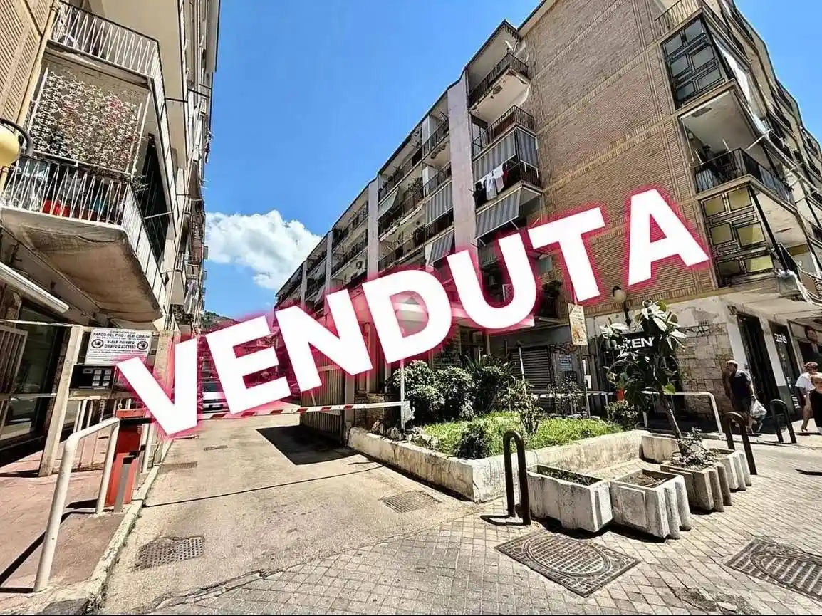 Appartamento in vendita a Napoli