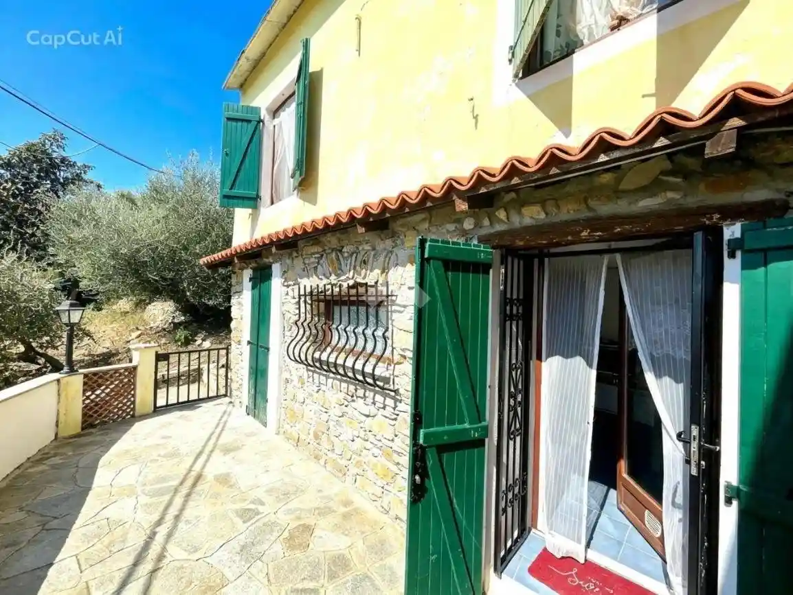 Casa indipendente in vendita a Imperia