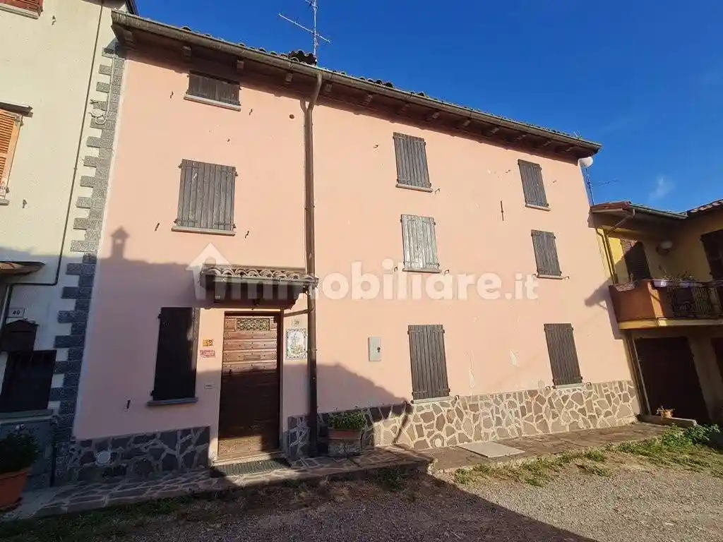 Casa indipendente in vendita a Santa Maria della Versa