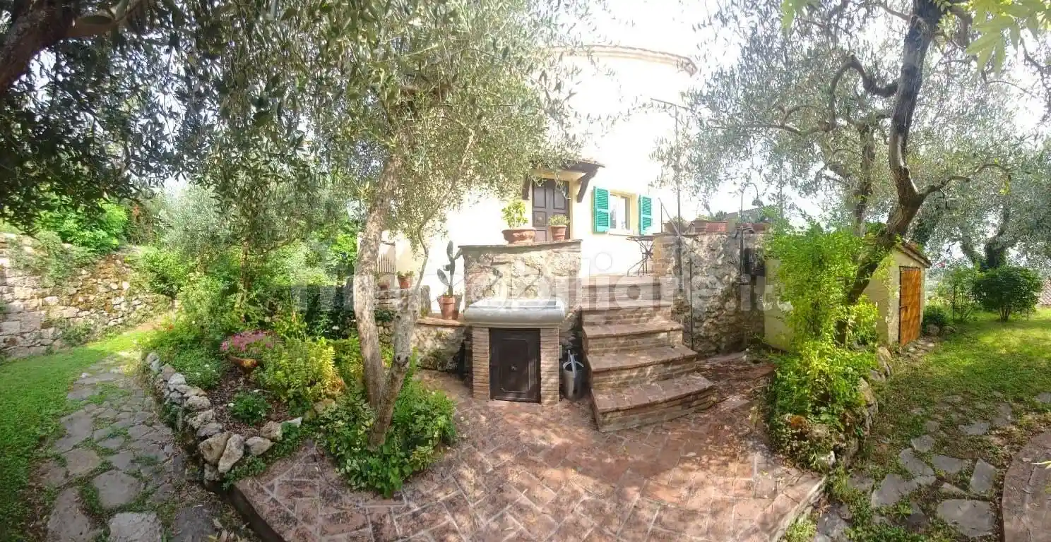 Casa indipendente in vendita a Cetona