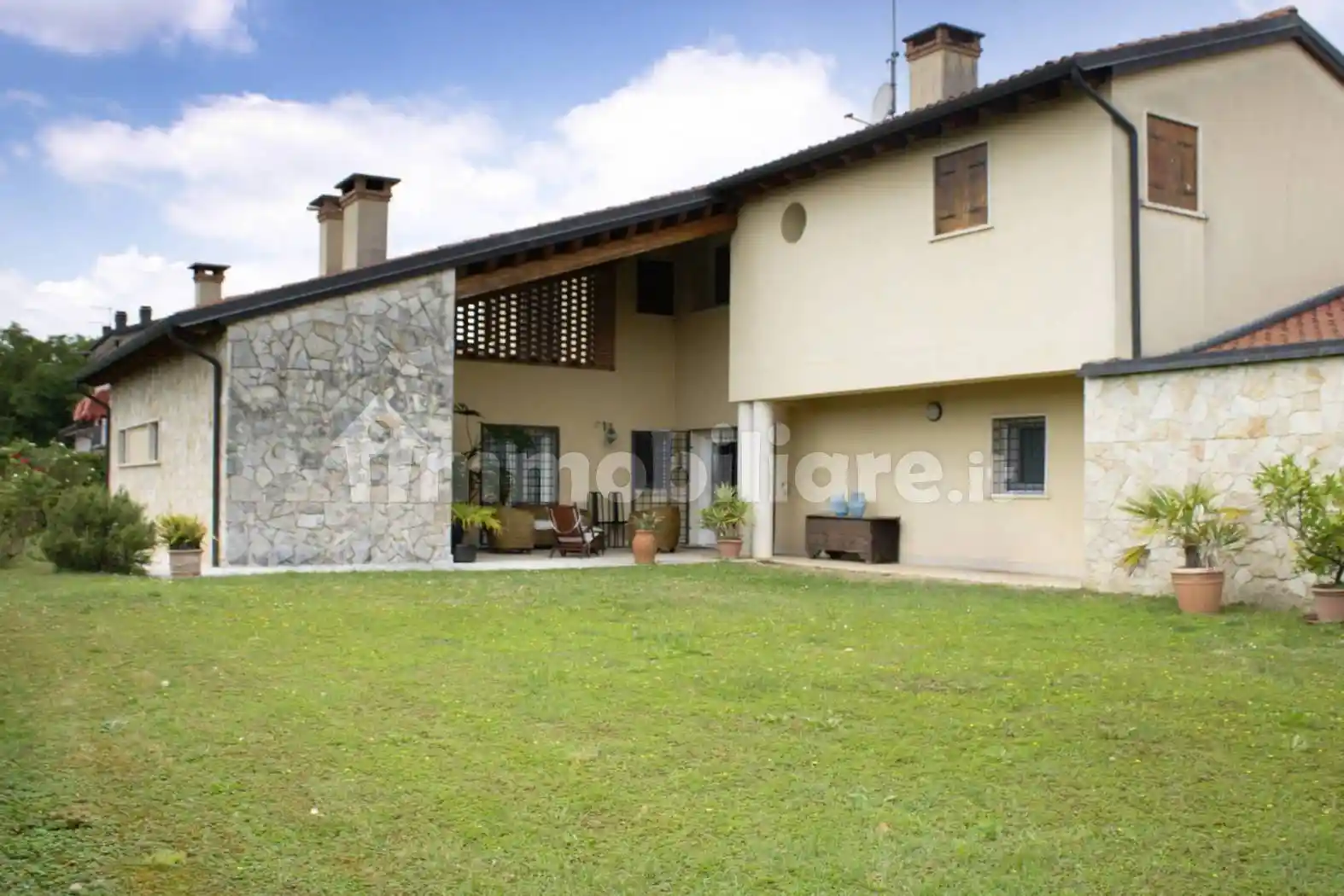 Villa in vendita a Montecchio Precalcino