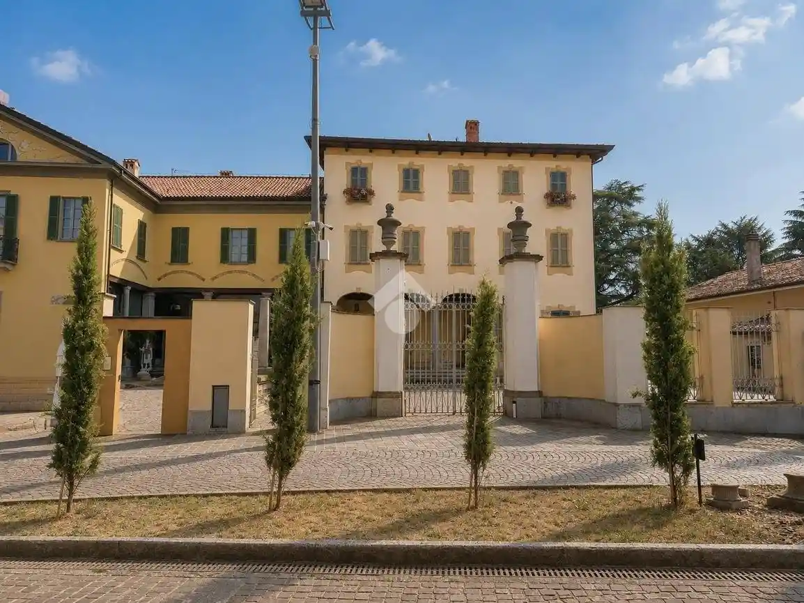 Palazzo - Edificio in vendita a Vimercate