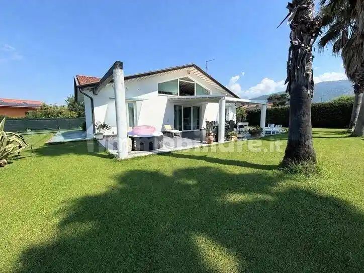 Villa in vendita a Massa