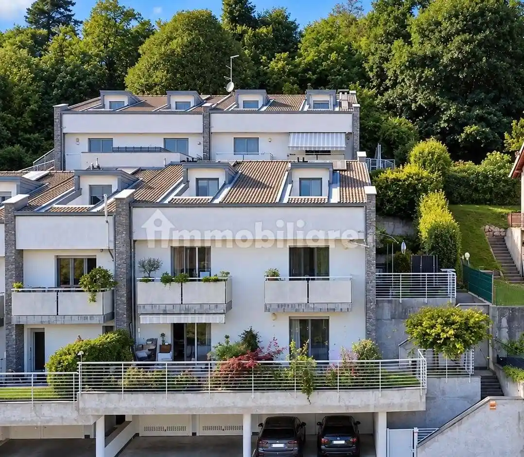 Casa indipendente in vendita a Montano Lucino